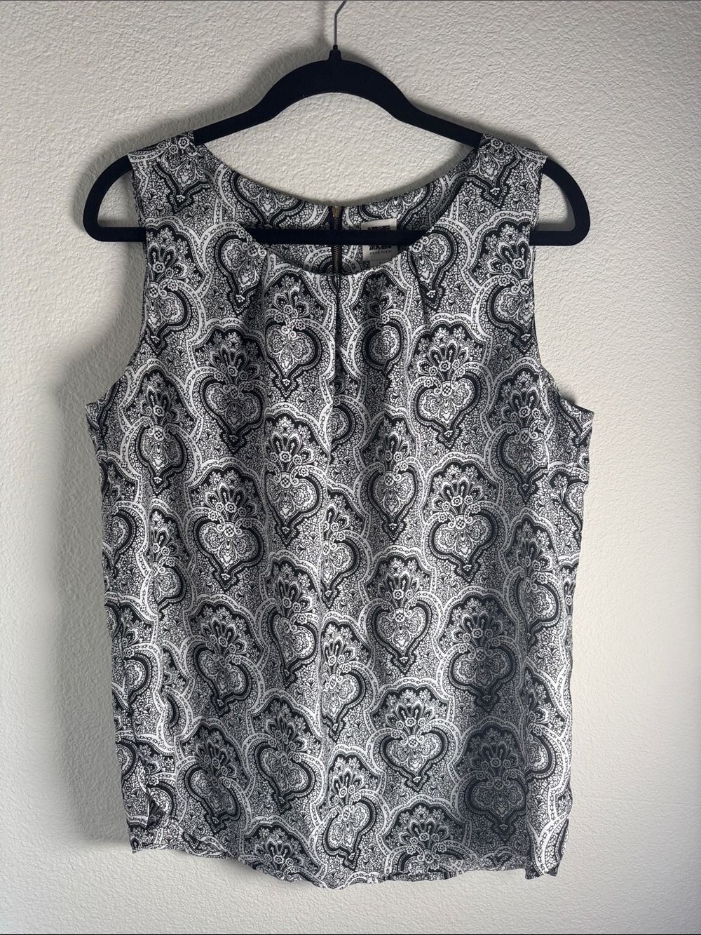 Anne Klein Black & White Paisley Sleeveless Camisole